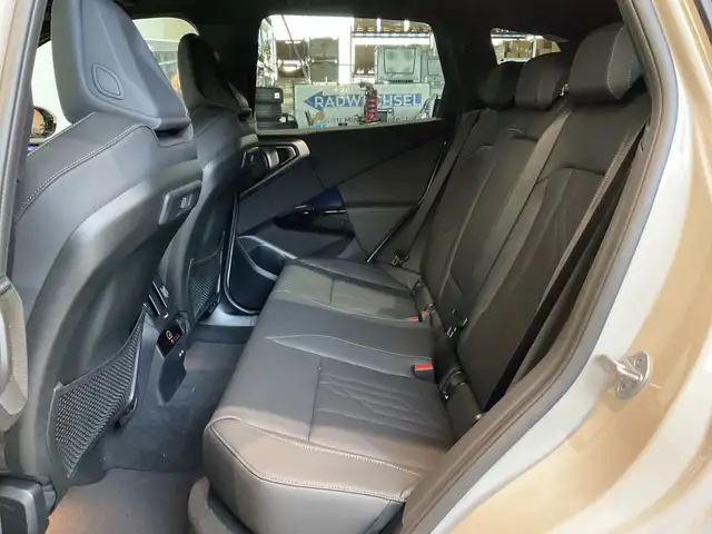 BMW X3 view 8