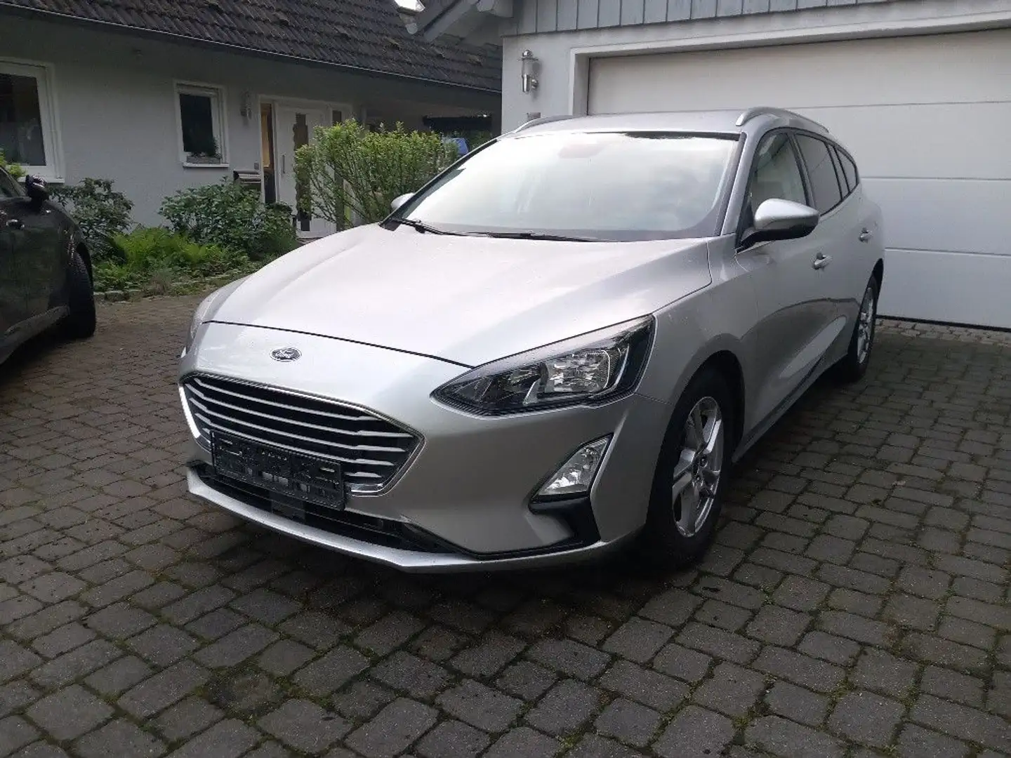 Ford Focus Turnier 1.5 EcoBlue Cool & Connect Silber - 1