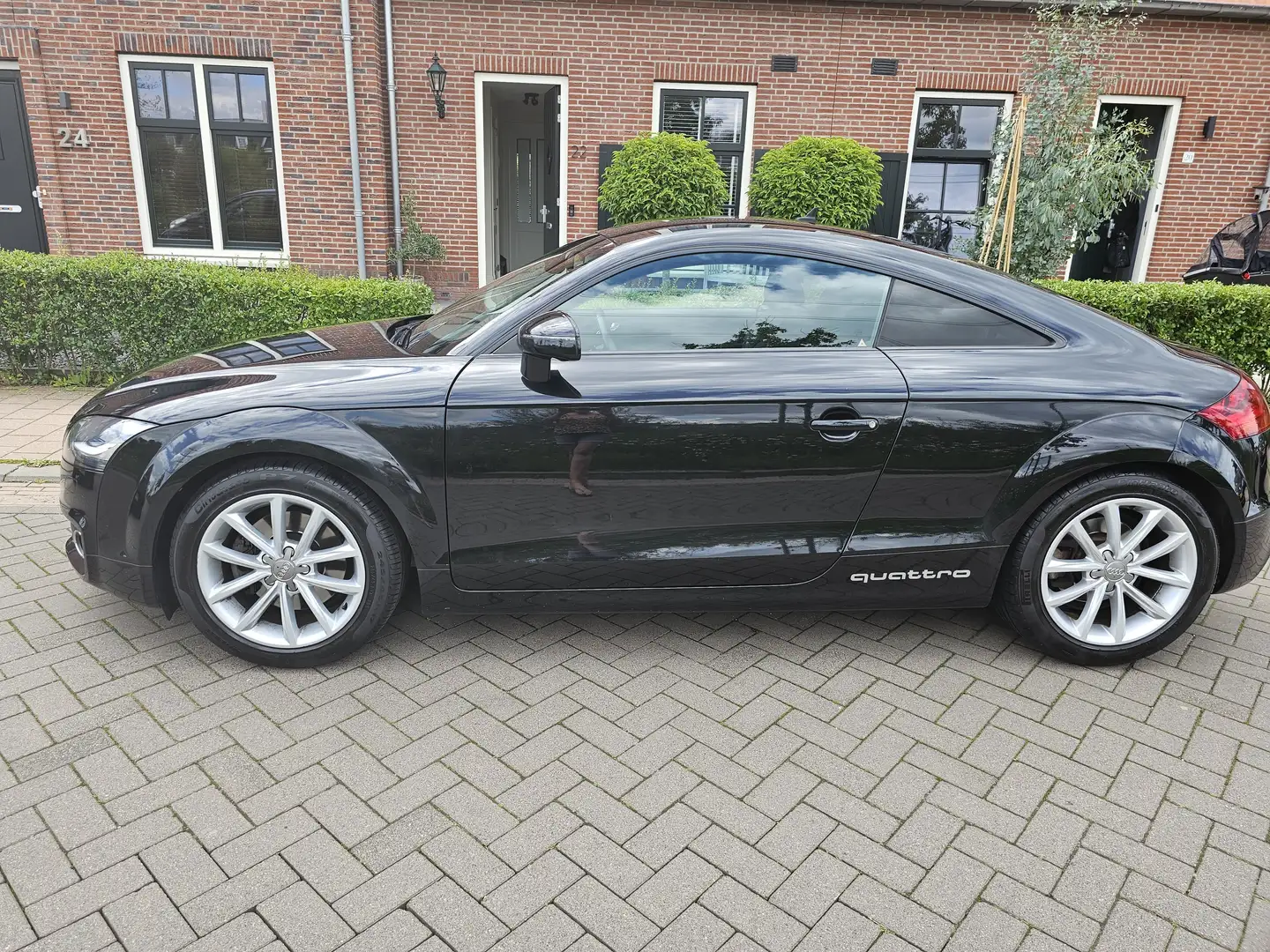Audi TT 2.0 TDI q. Pro L. S. Zwart - 1