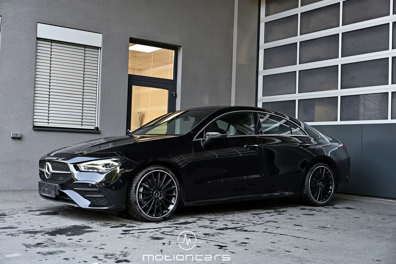 Mercedes-Benz CLA 200 CLA-Klasse CLA 200 Facelift AMG Line EXP € 29.983 Negru - 1