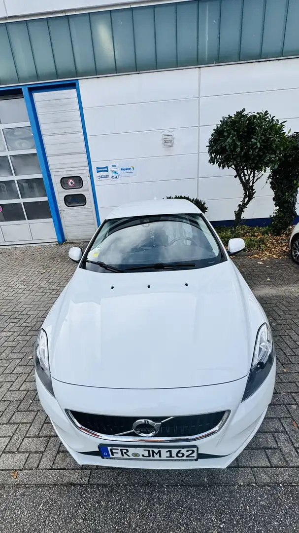 Volvo V40 Kinetic Weiß - 1