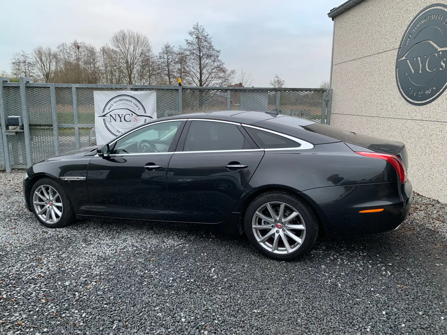 Jaguar XJ XJ V6 3.0 - 275 Diesel Luxe Premium Grau - 1