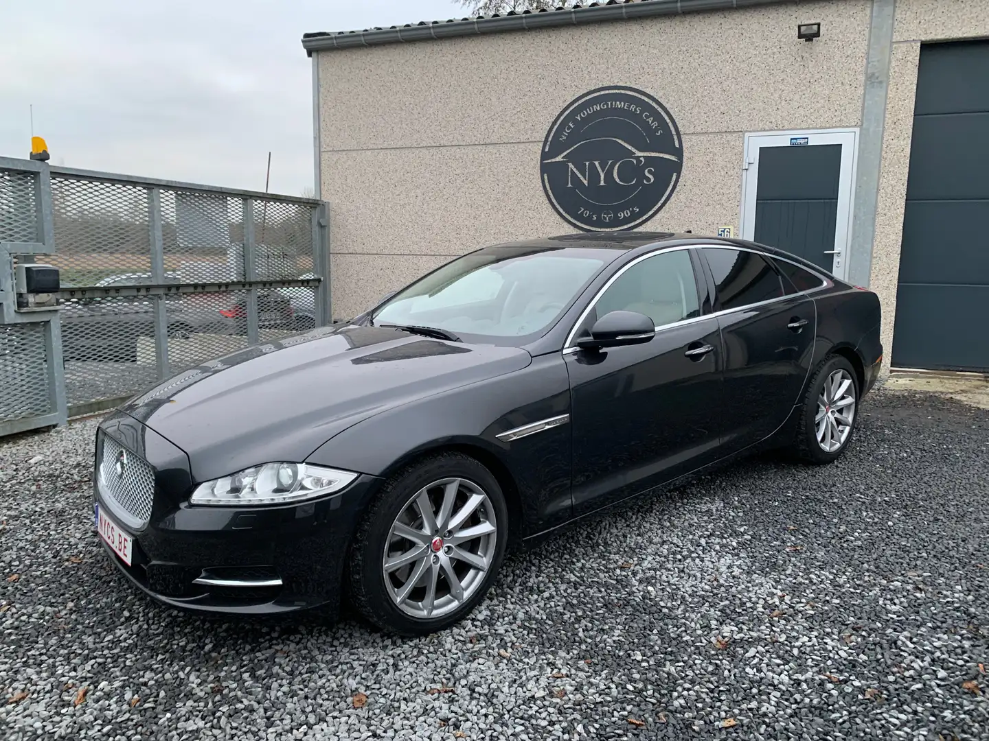 Jaguar XJ XJ V6 3.0 - 275 Diesel Luxe Premium Grau - 2