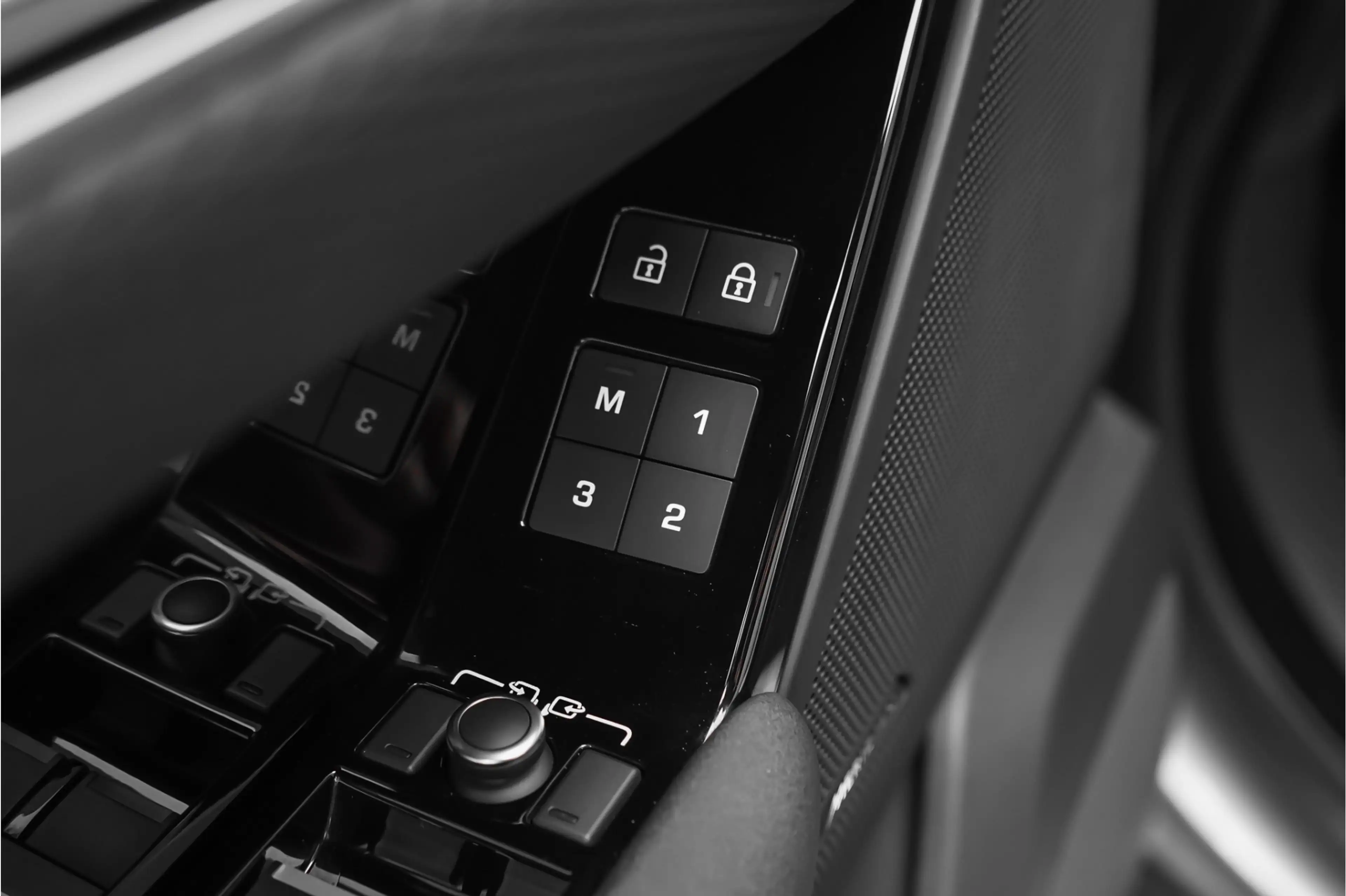Land Rover Range Rover Velar 2.0 P400e Pano ACC Stoelvent Black Pack Winter Pac — photo 38