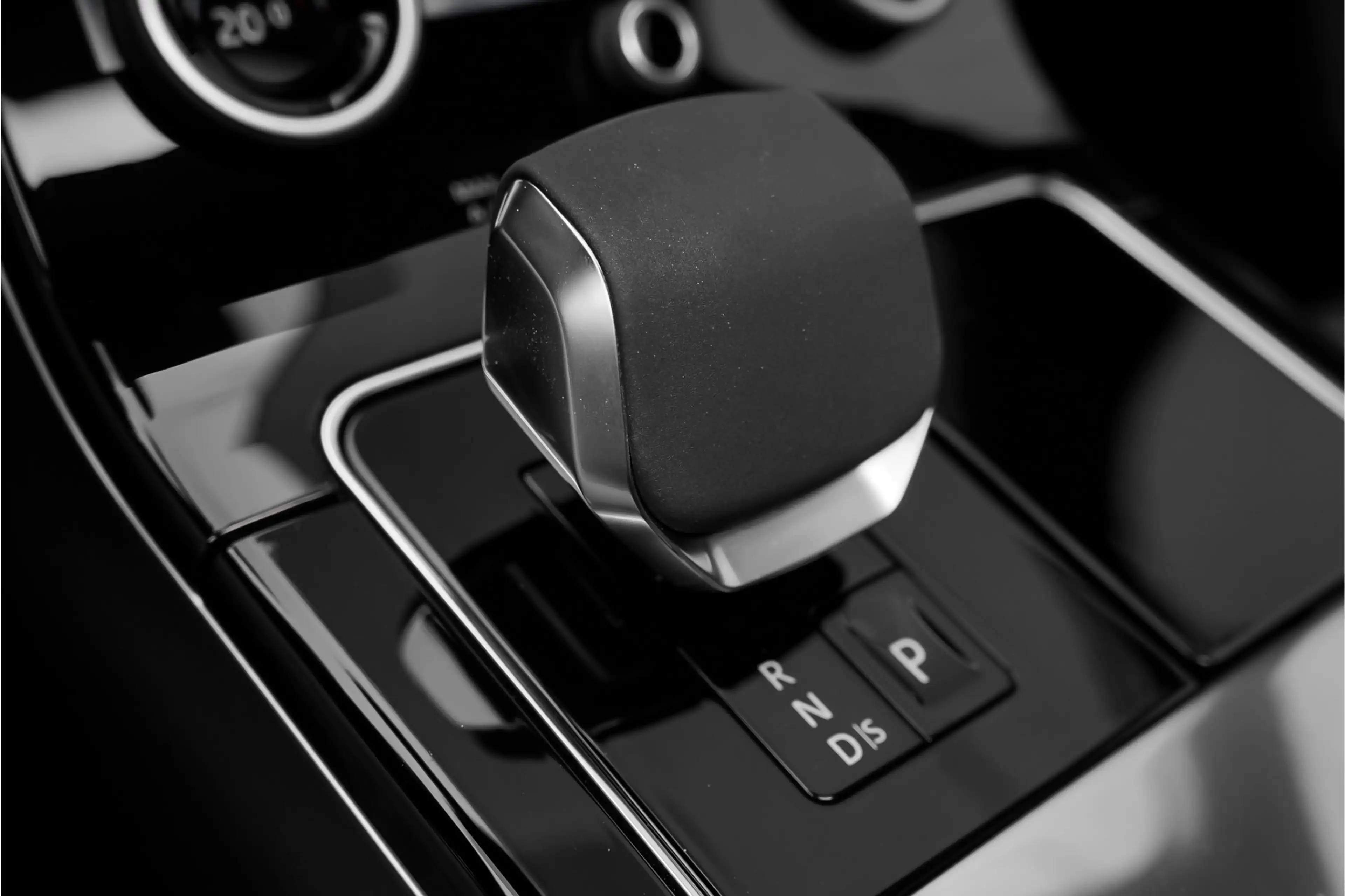 Land Rover Range Rover Velar 2.0 P400e Pano ACC Stoelvent Black Pack Winter Pac — photo 35