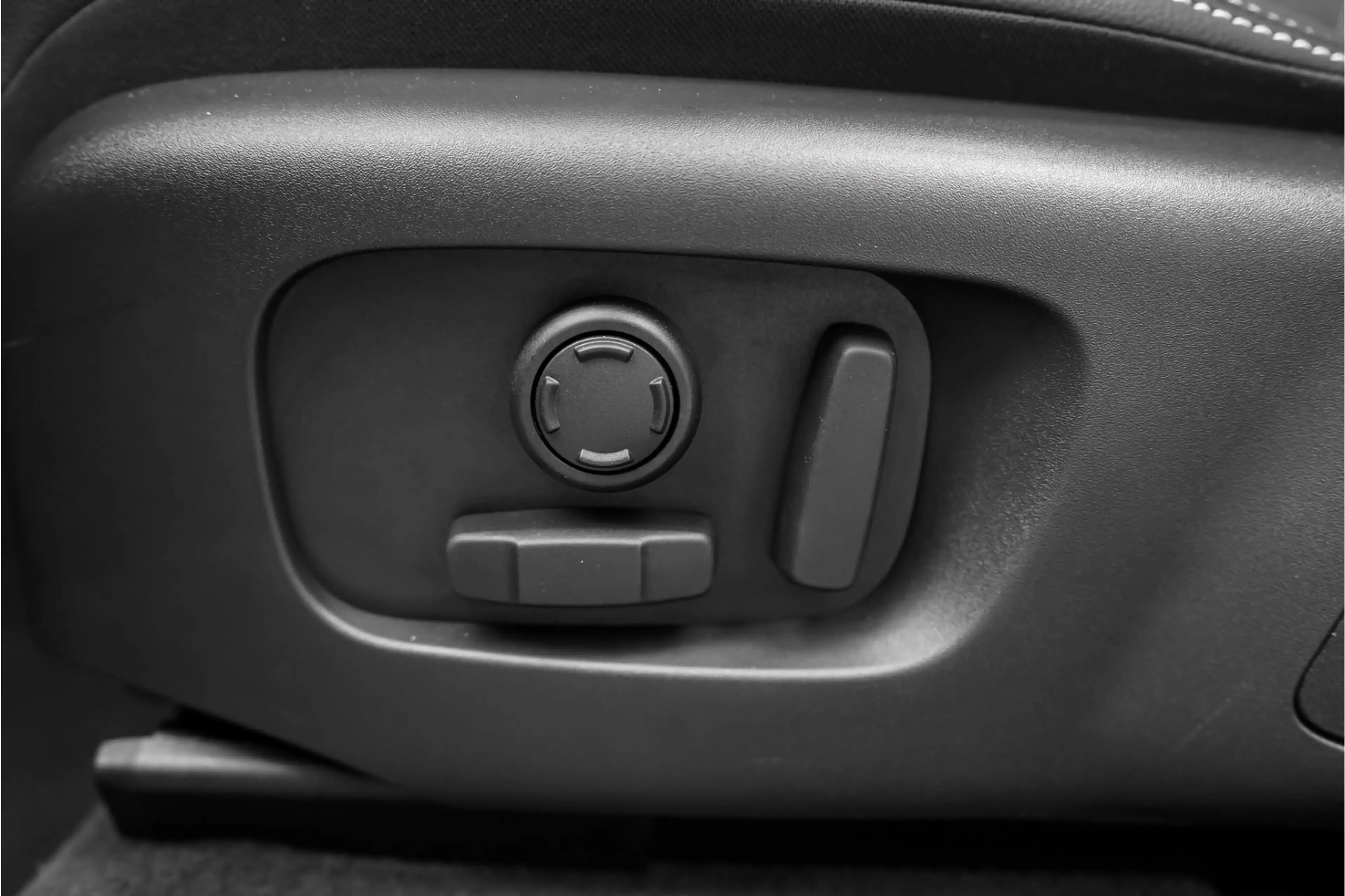 Land Rover Range Rover Velar 2.0 P400e Pano ACC Stoelvent Black Pack Winter Pac — photo 37