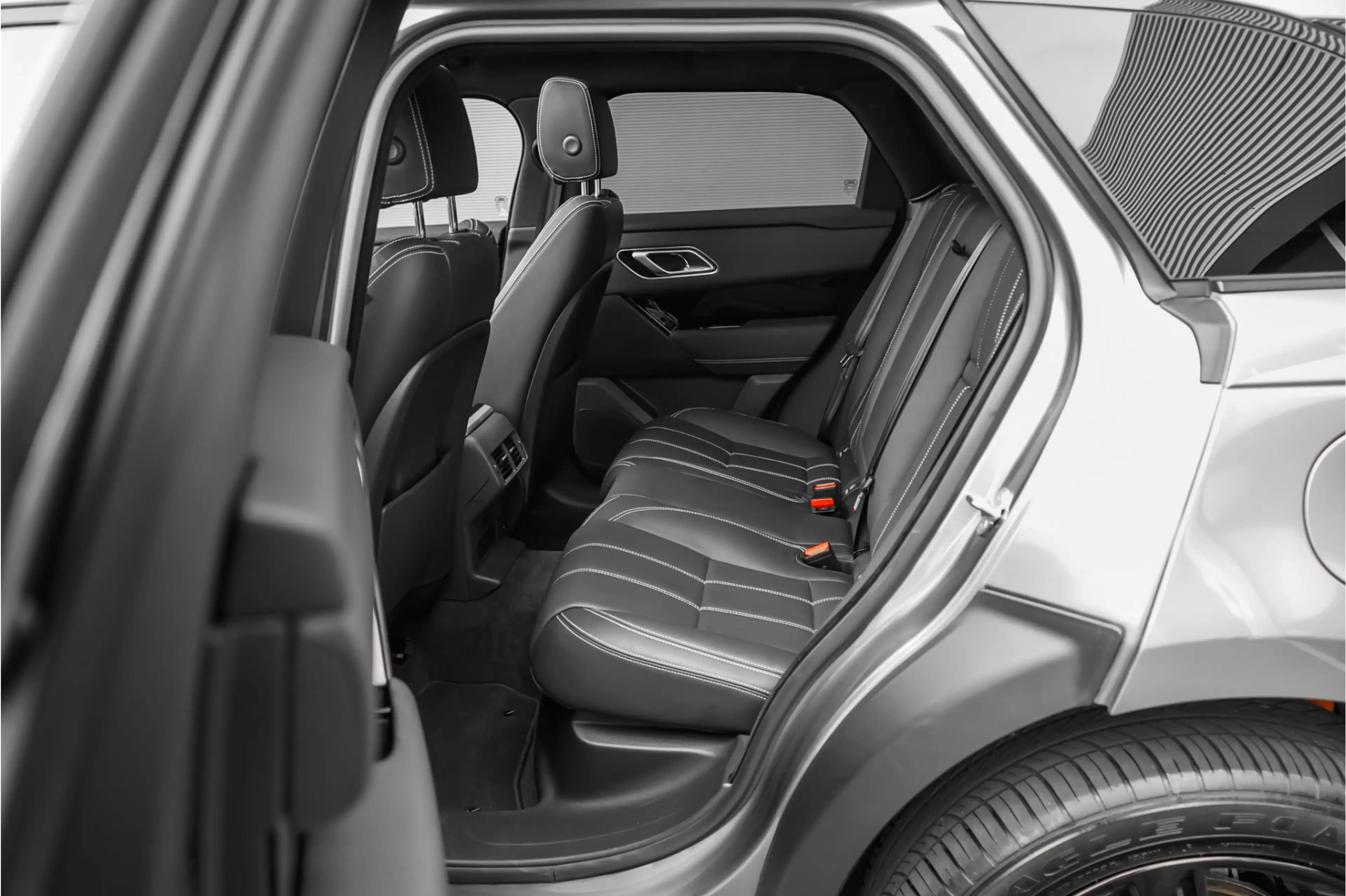Land Rover Range Rover Velar 2.0 P400e Pano ACC Stoelvent Black Pack Winter Pac — photo 6