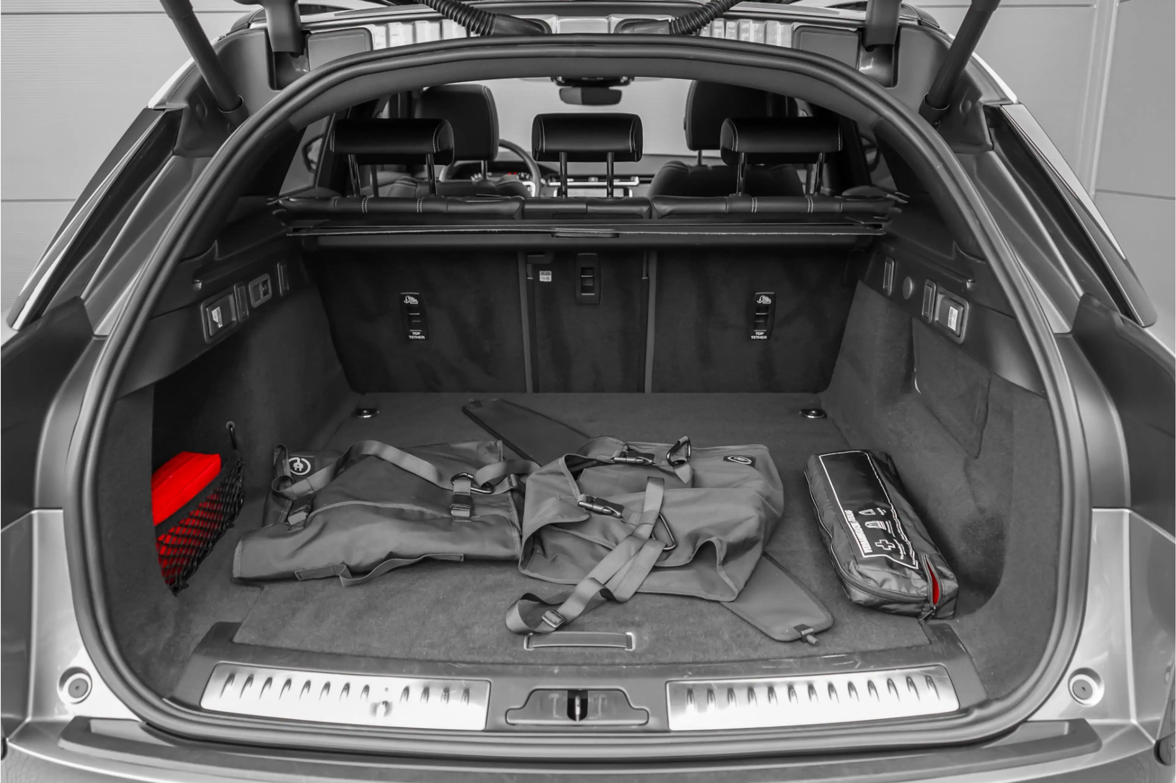 Land Rover Range Rover Velar 2.0 P400e Pano ACC Stoelvent Black Pack Winter Pac — photo 7