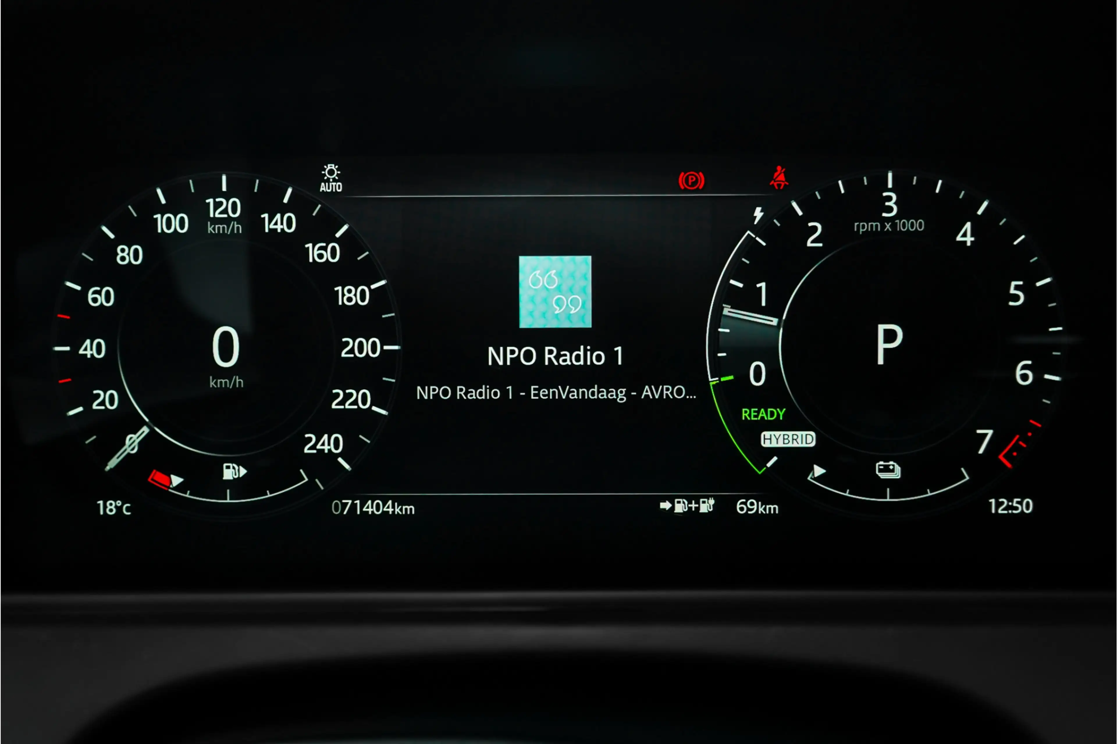 Land Rover Range Rover Velar 2.0 P400e Pano ACC Stoelvent Black Pack Winter Pac — photo 23