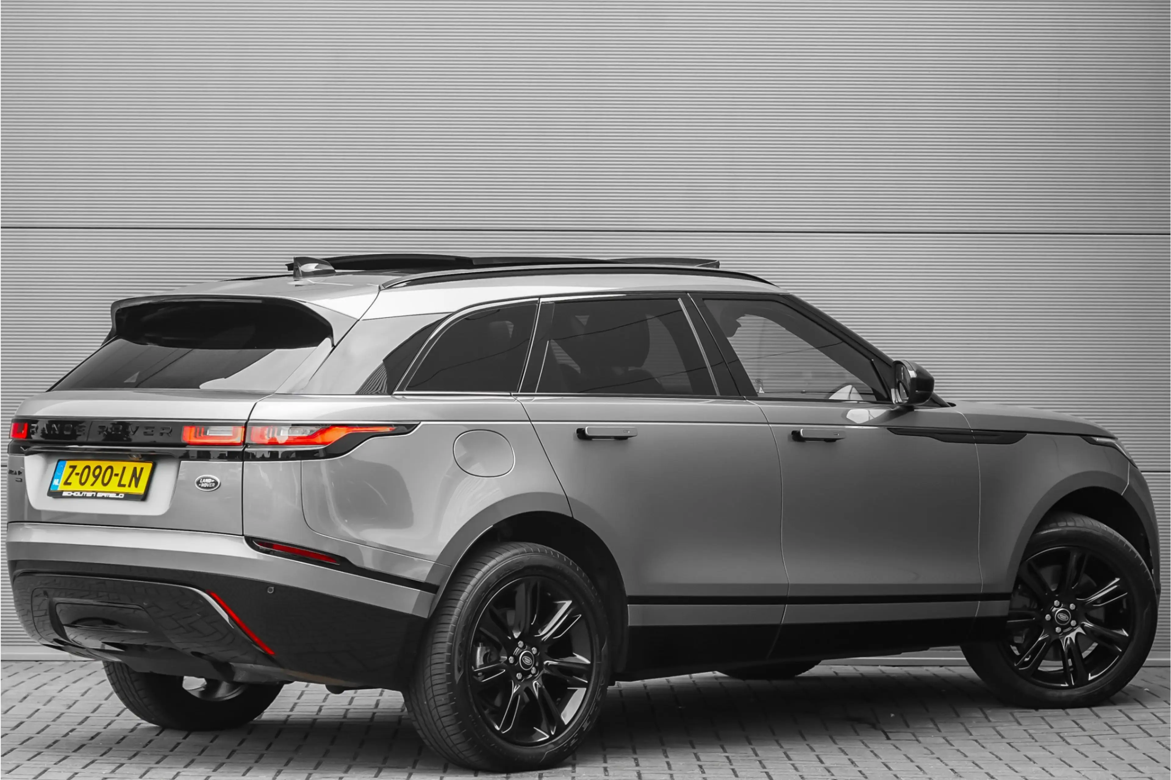 Land Rover Range Rover Velar 2.0 P400e Pano ACC Stoelvent Black Pack Winter Pac — photo 14