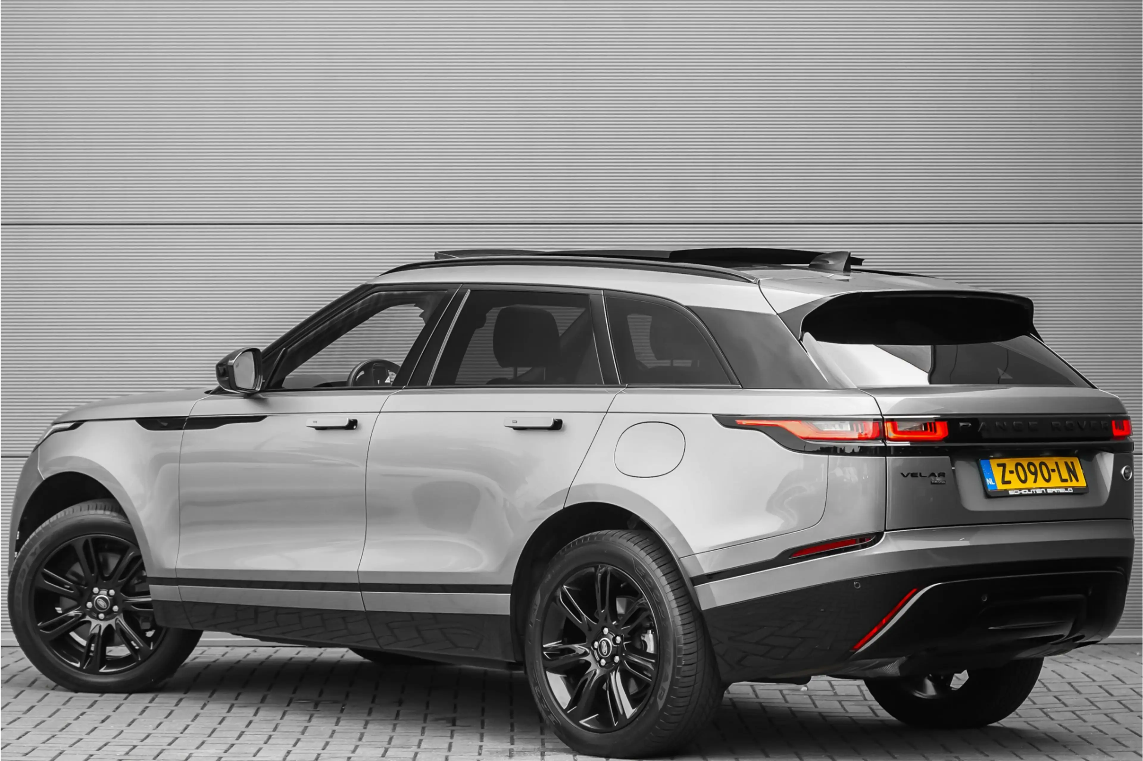 Land Rover Range Rover Velar 2.0 P400e Pano ACC Stoelvent Black Pack Winter Pac — photo 12