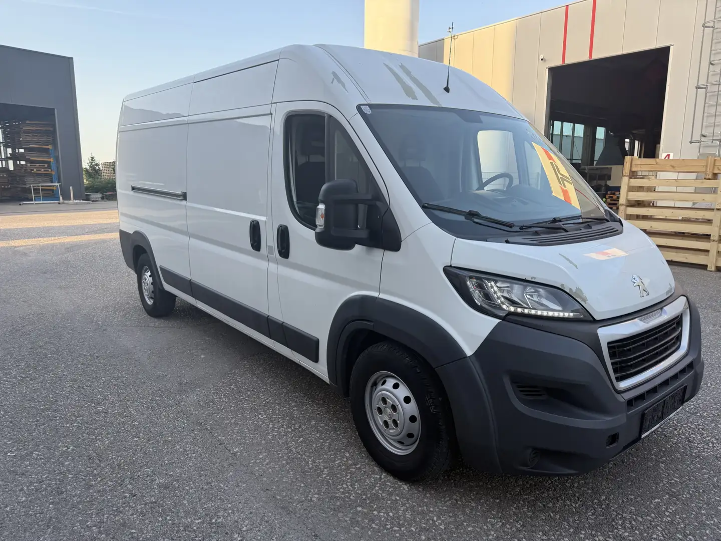 Peugeot Boxer Bus 3500 L3H2 2,0 S&S BlueHDi Bianco - 2