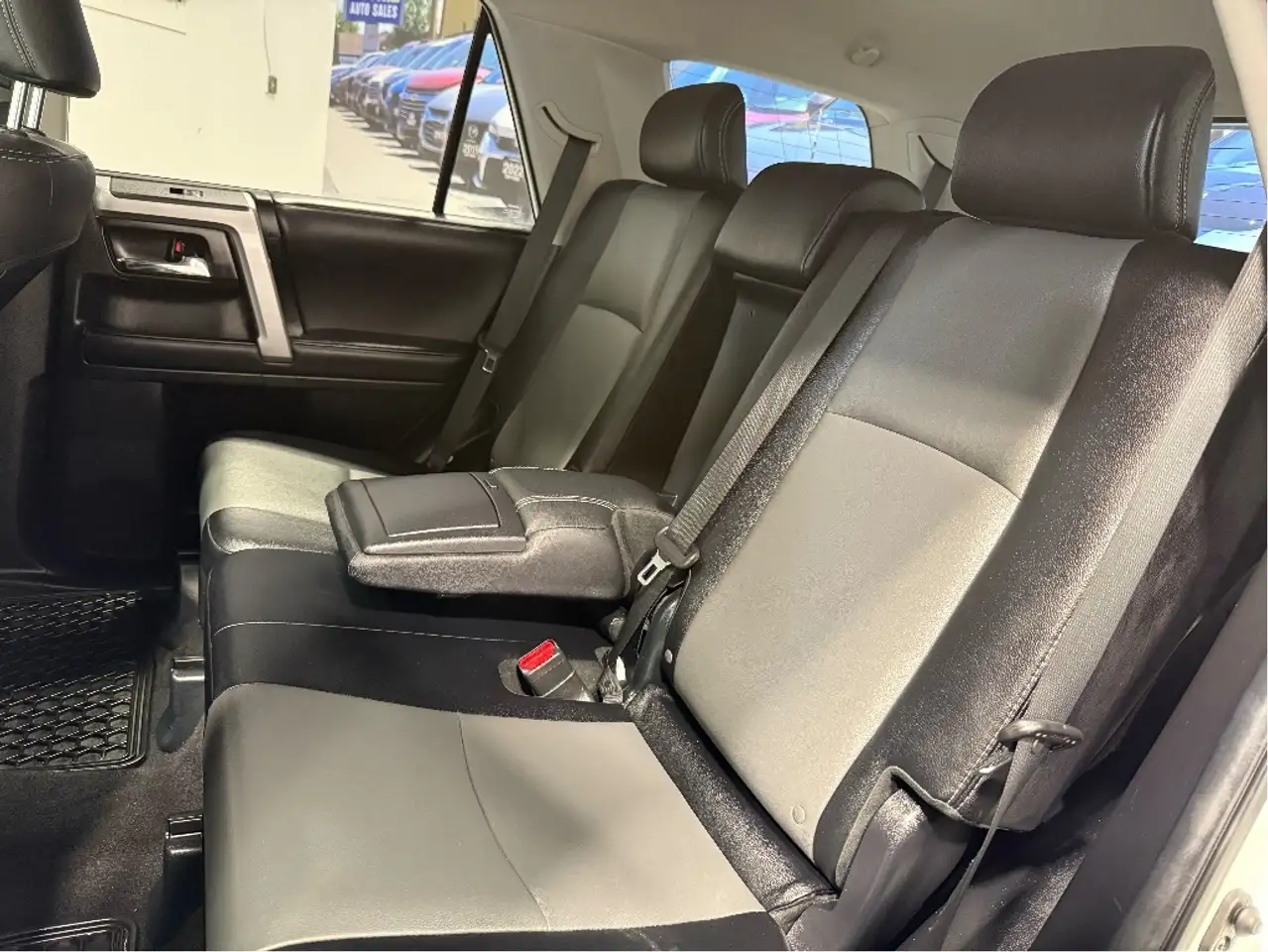 Toyota 4-Runner снимка Toyota 4-Runner