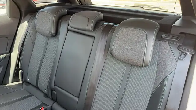 Peugeot 3008 view 9