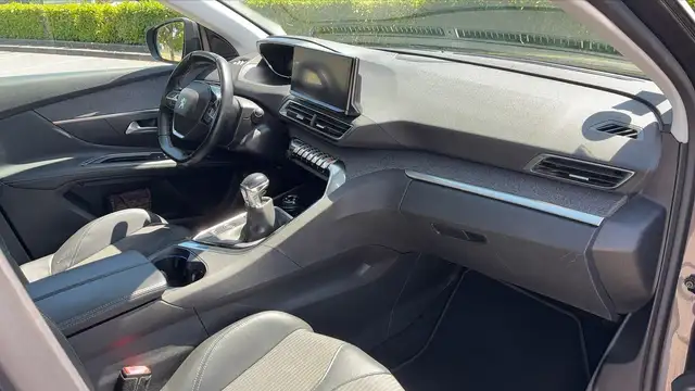 Peugeot 3008 view 10