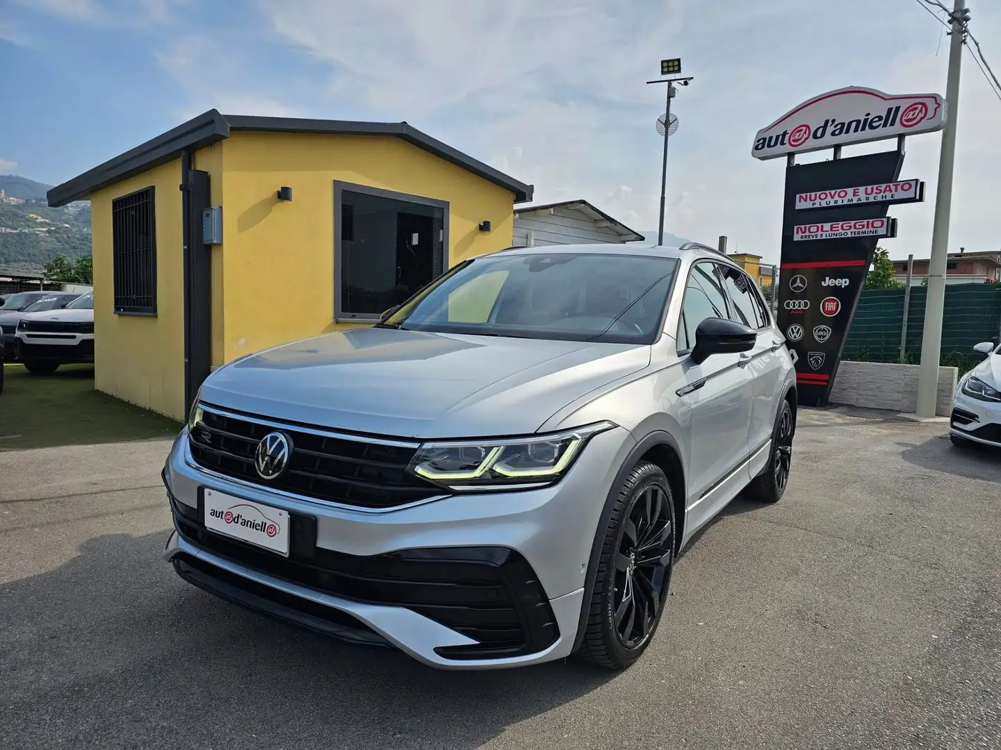 Volkswagen Tiguan 2.0 TDI 150 CV SCR DSG R-Line Grigio - 2