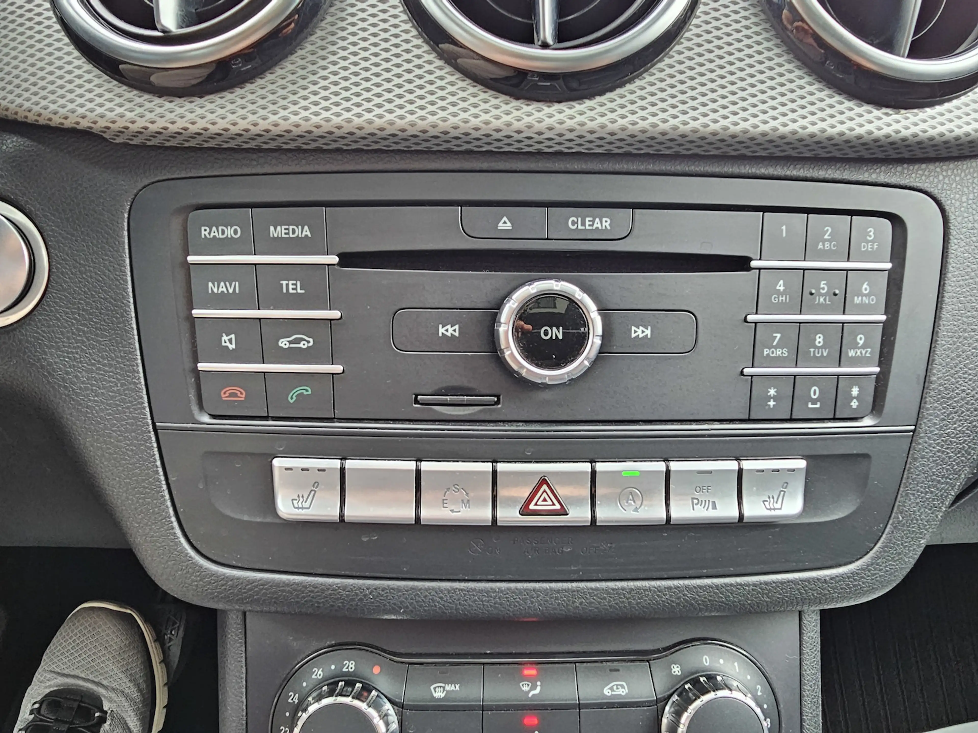 Mercedes-Benz B 250 Urban LEDER NAVI PANO.LED KAMERA 1.HAND — photo 13