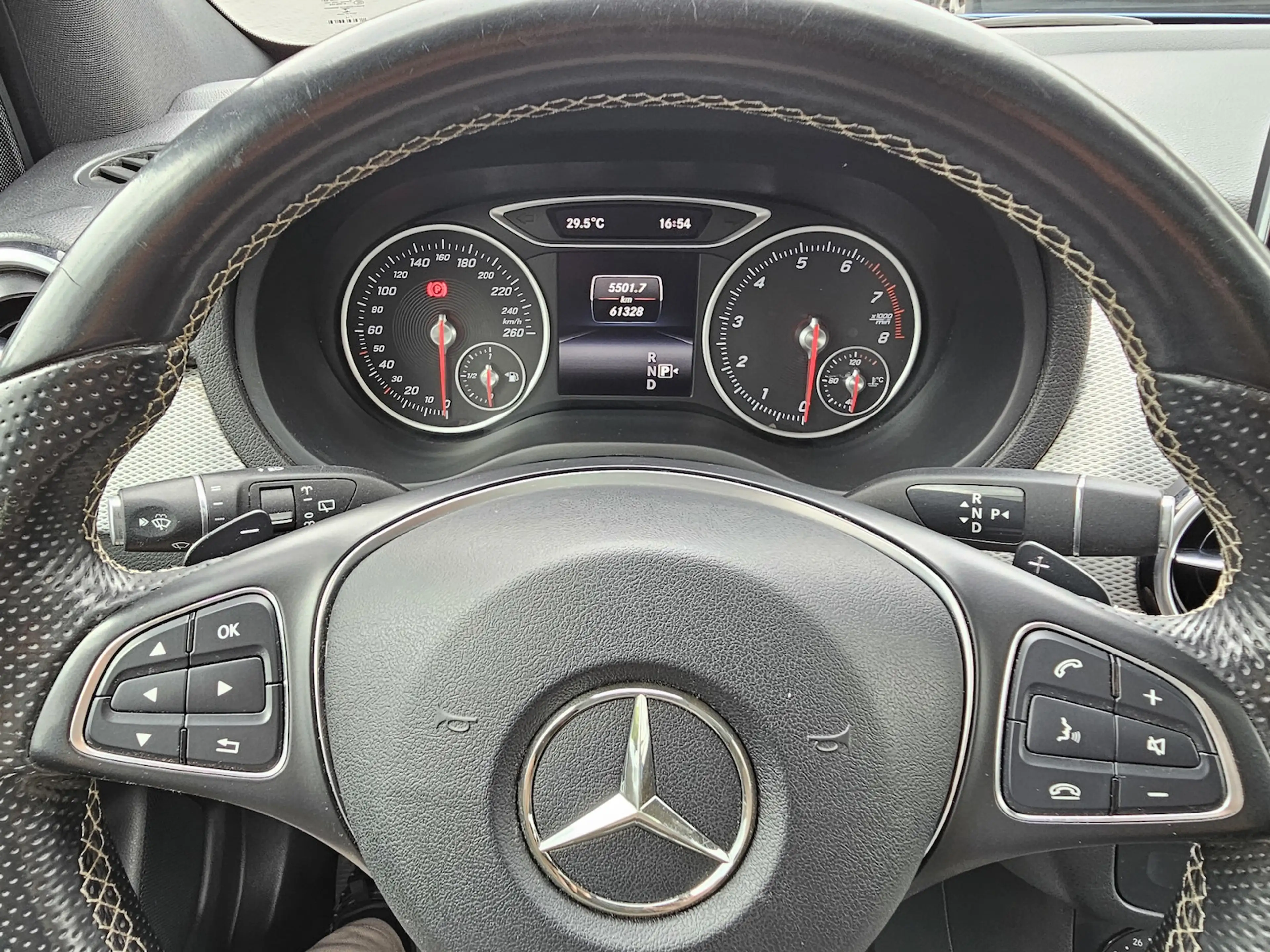 Mercedes-Benz B 250 Urban LEDER NAVI PANO.LED KAMERA 1.HAND — photo 11
