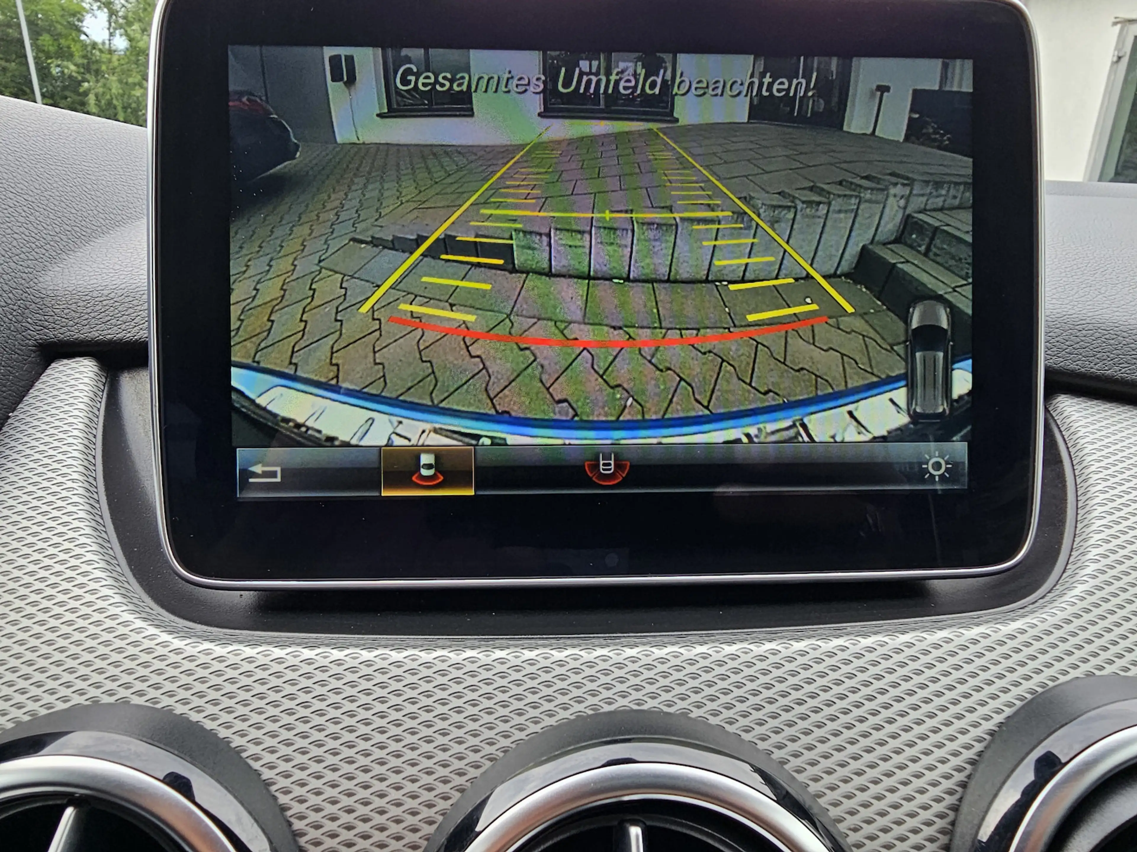 Mercedes-Benz B 250 Urban LEDER NAVI PANO.LED KAMERA 1.HAND — photo 12