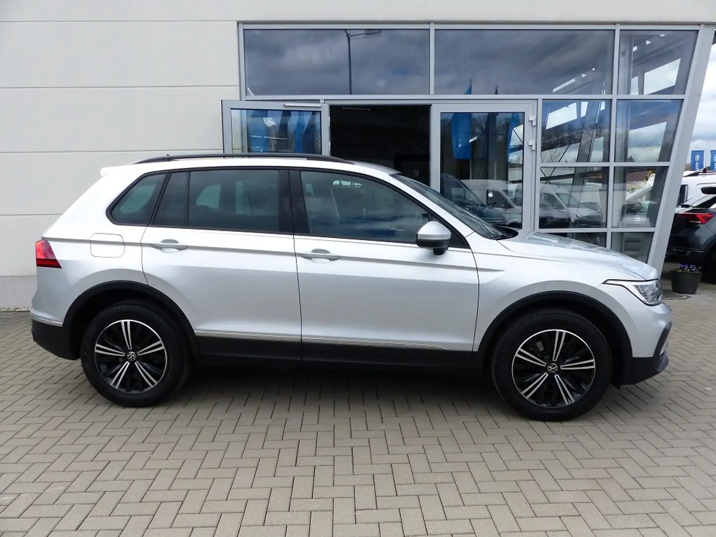 Volkswagen Tiguan 2.0 TDI 4Motion DSG Life *LED*PDC*Navi* Argent - 2