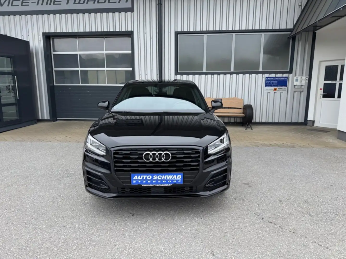 Audi Q2 30 TDI intense Schwarz - 2