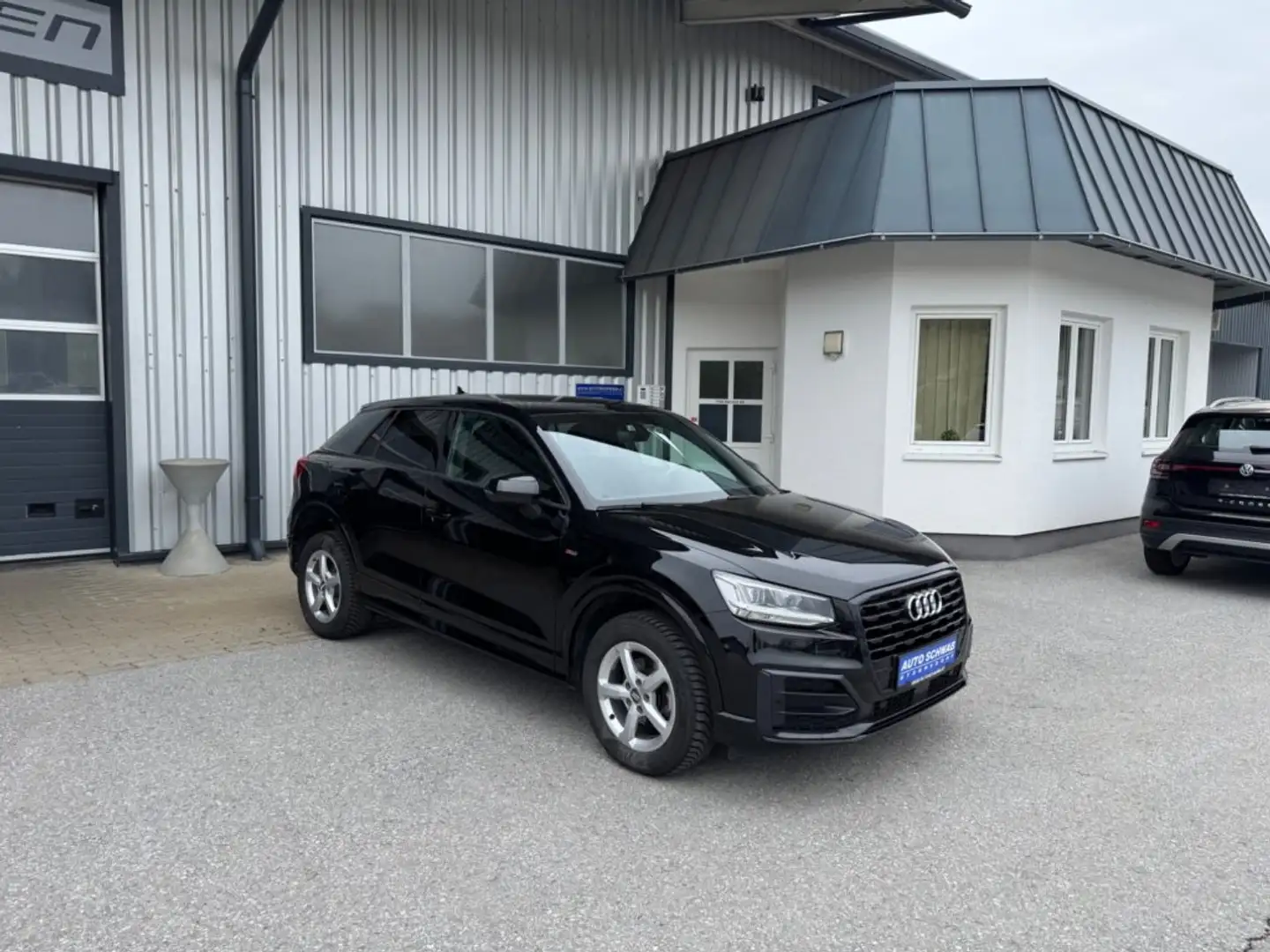 Audi Q2 30 TDI intense Schwarz - 1