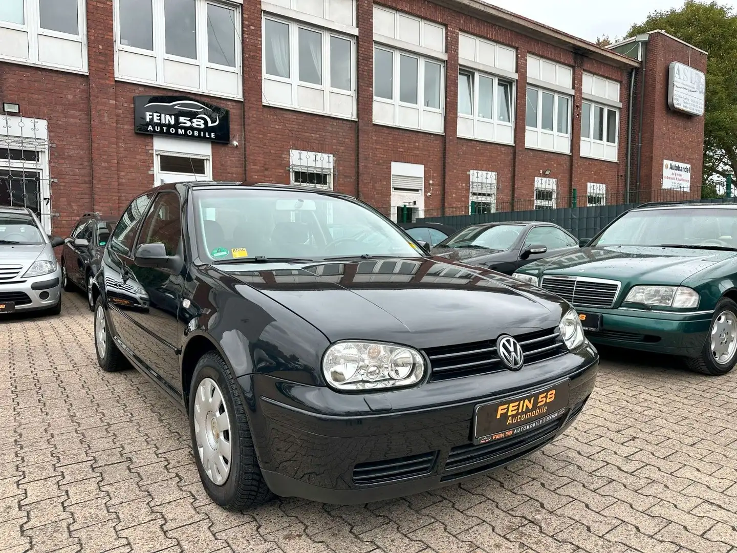 Volkswagen Golf 1.4 Pacific, HU/AU Neu Schwarz - 1