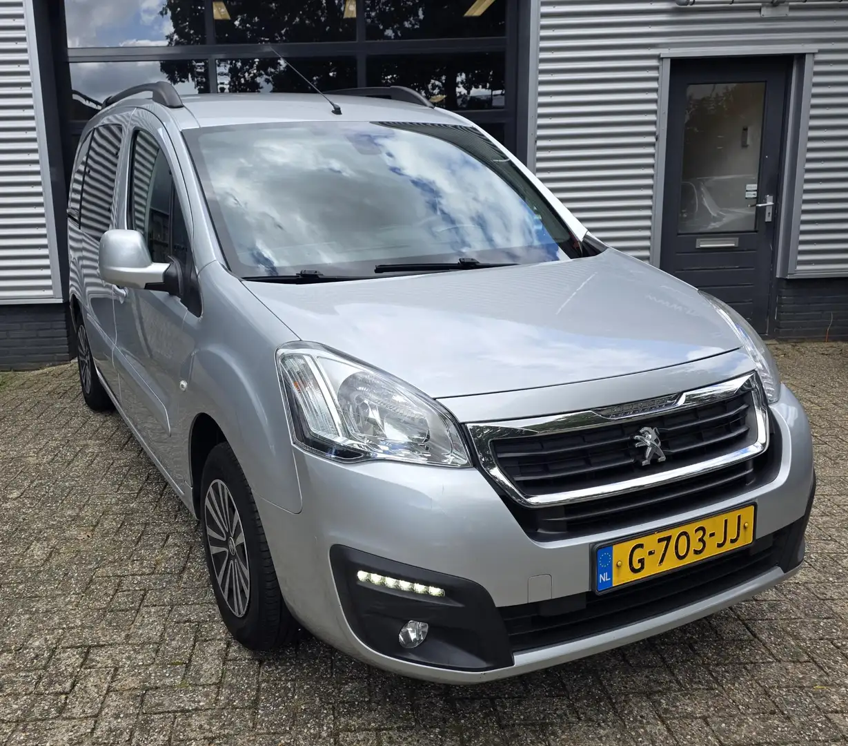 Peugeot Partner Tepee 1.2 PureTech Active **AIRCO-APK-ELEKTR.PAKKE Grijs - 1