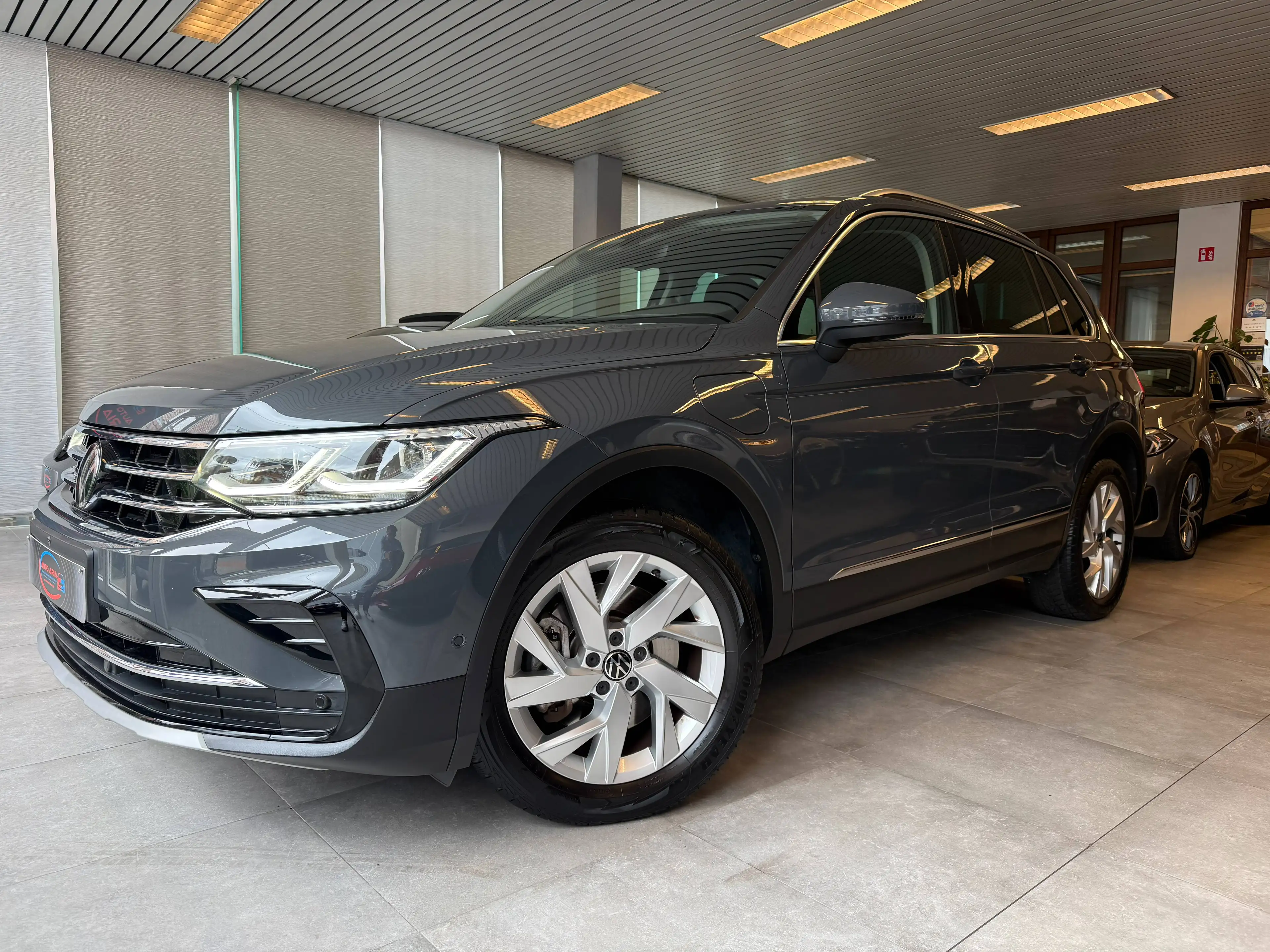 Volkswagen Tiguan Tiguan eHybrid 1.4 OPF DSG (180 kW) camera360°*garantie12m — photo 2