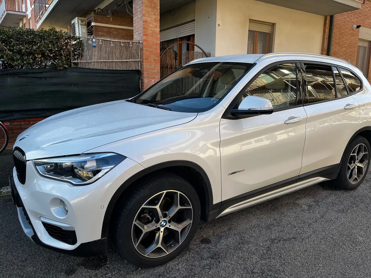 BMW X1 X1 F48 xdrive18d auto Biały - 2