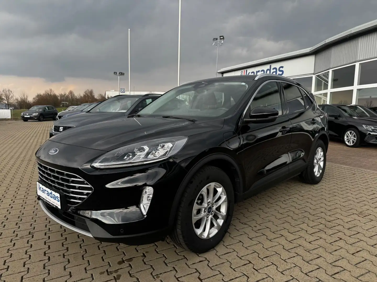 Ford Kuga 2,2 Plug-In Hybrid Titanium X AUT/AHK/NAV Zwart - 1