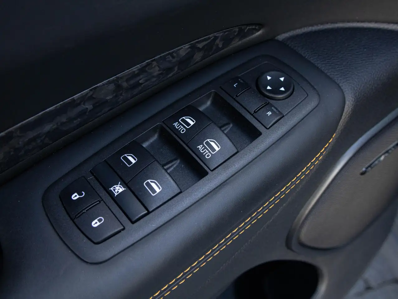 Dodge Durango 2023 — фото 18