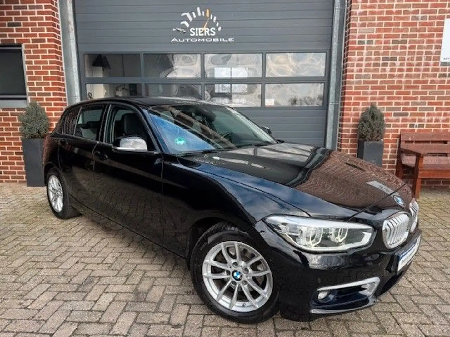 BMW 120 i Lim. 5-trg. AUTOM,TEILLEDER,SITZH,NAVI Noir - 2