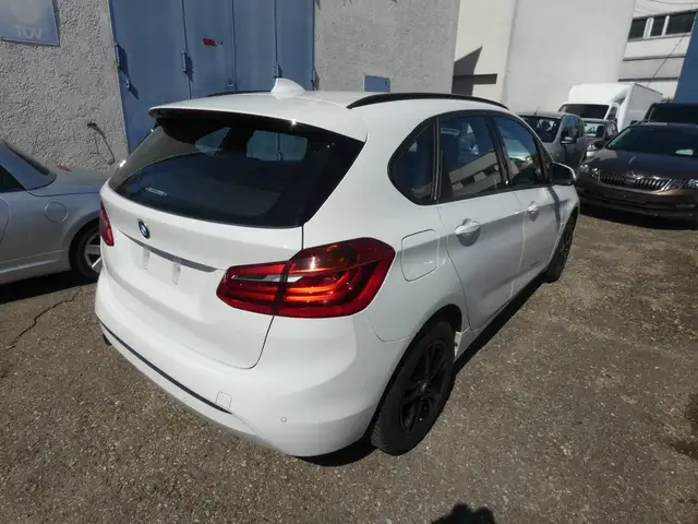 BMW 2 Series view 8
