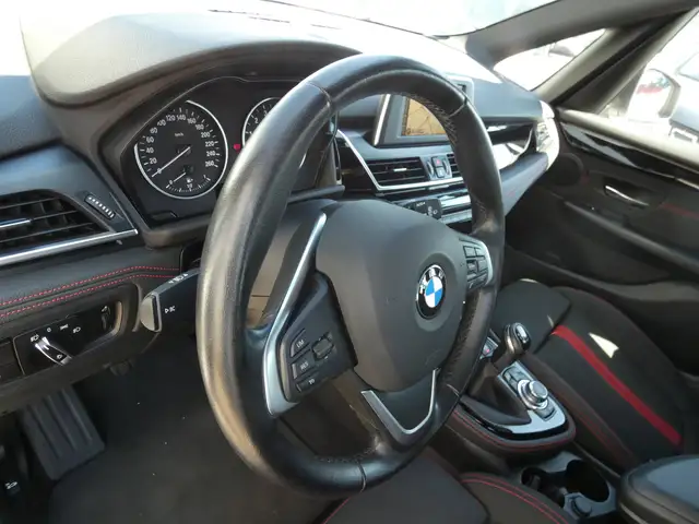 BMW 2 Series view 14