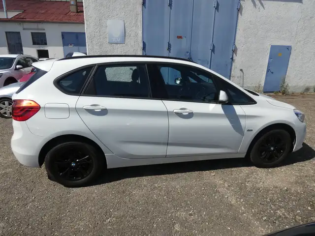BMW 2 Series view 9