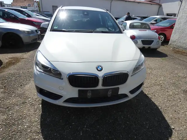 BMW 2 Series view 2