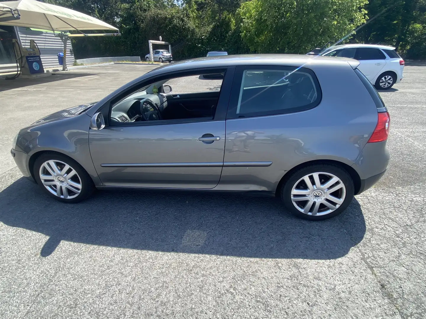 Volkswagen Golf 1.9 TDI 105 FAP Confortline BlueMotion - 1