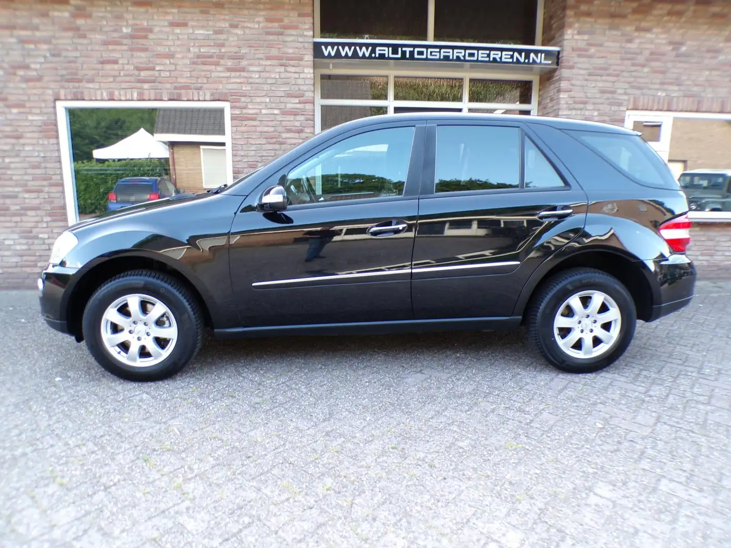 Mercedes-Benz ML 350 M-klasse Automaat / Leder / Navi / Dealeronderhoud Zwart - 2