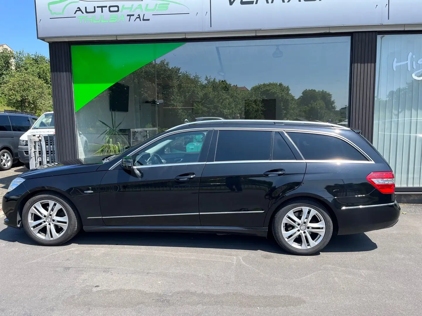 Mercedes-Benz E 200 CGI BlueEfficiency Avantgarde Negro - 2