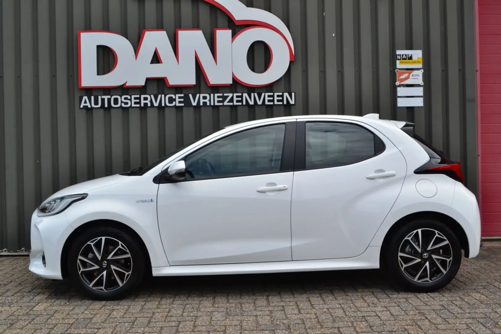 Toyota Yaris 1.5 Hybrid Dynamic LED/Camera/Navi/1e eigenaar Wit - 2