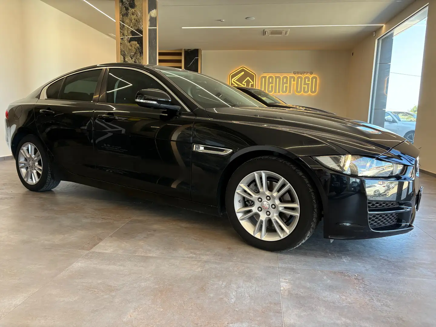 Jaguar XE XE 2.0d Prestige 180cv auto Nero - 2