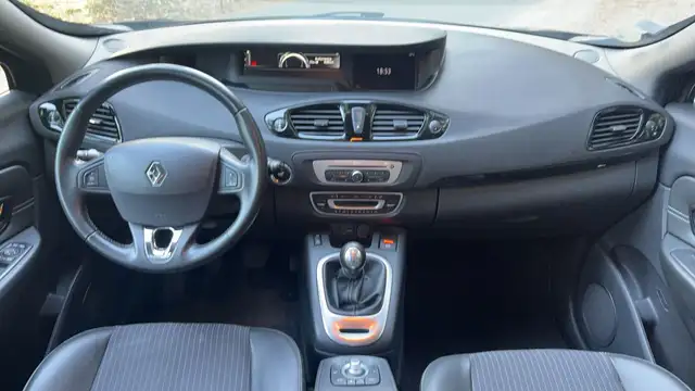 Renault Scenic view 11