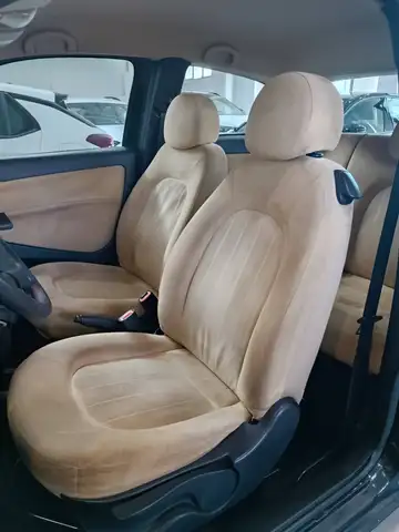 Lancia Ypsilon view 9