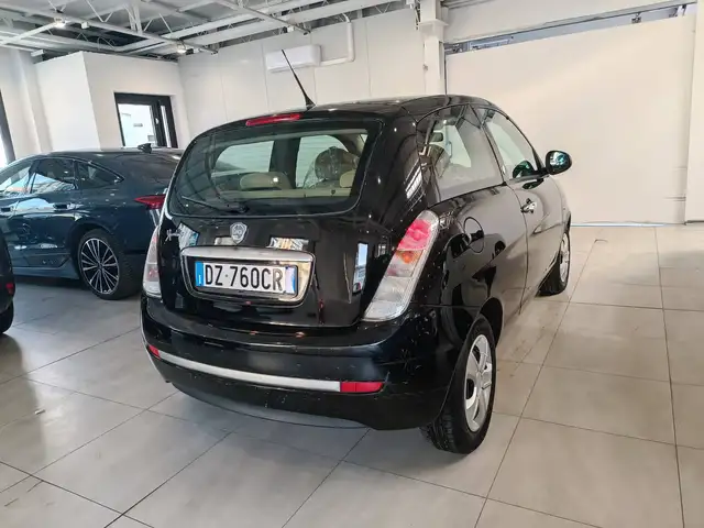 Lancia Ypsilon view 4