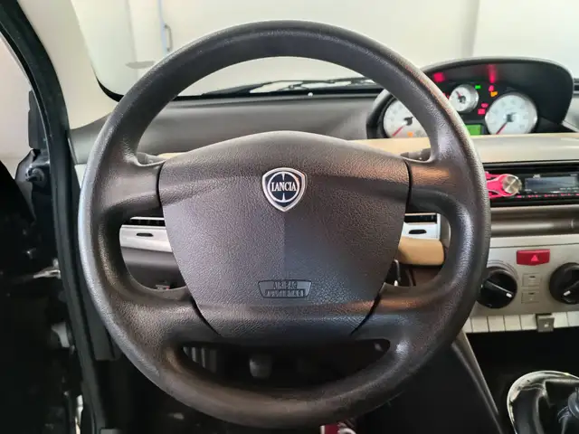 Lancia Ypsilon view 6