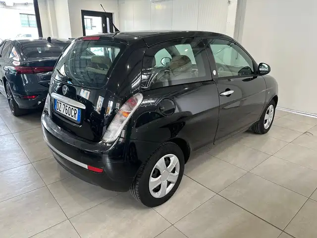 Lancia Ypsilon view 5