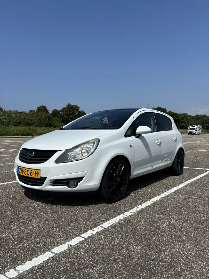 Opel Corsa 1.4-16V 111 Edition Wit - 1