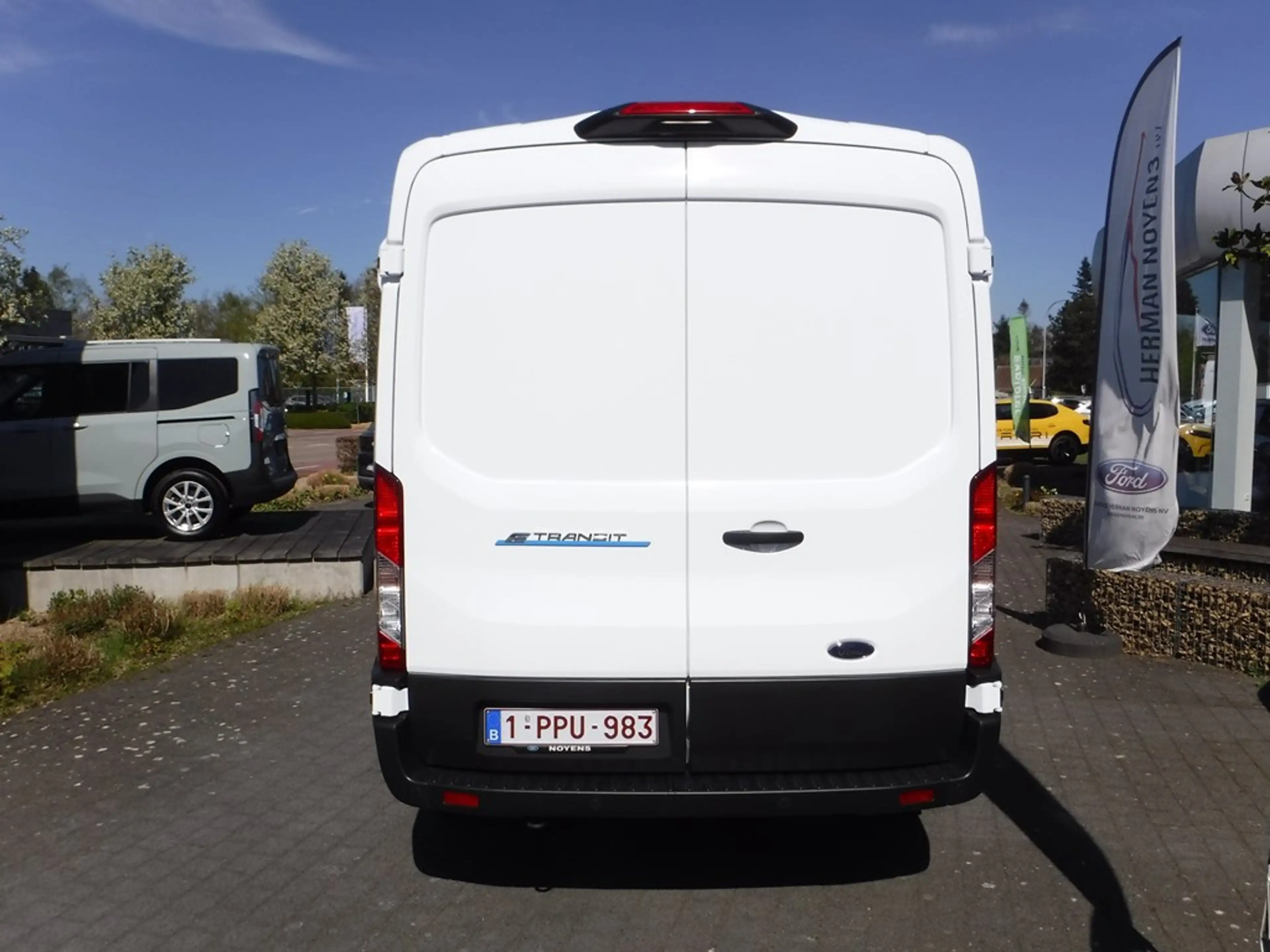 Ford E-Transit — photo 5