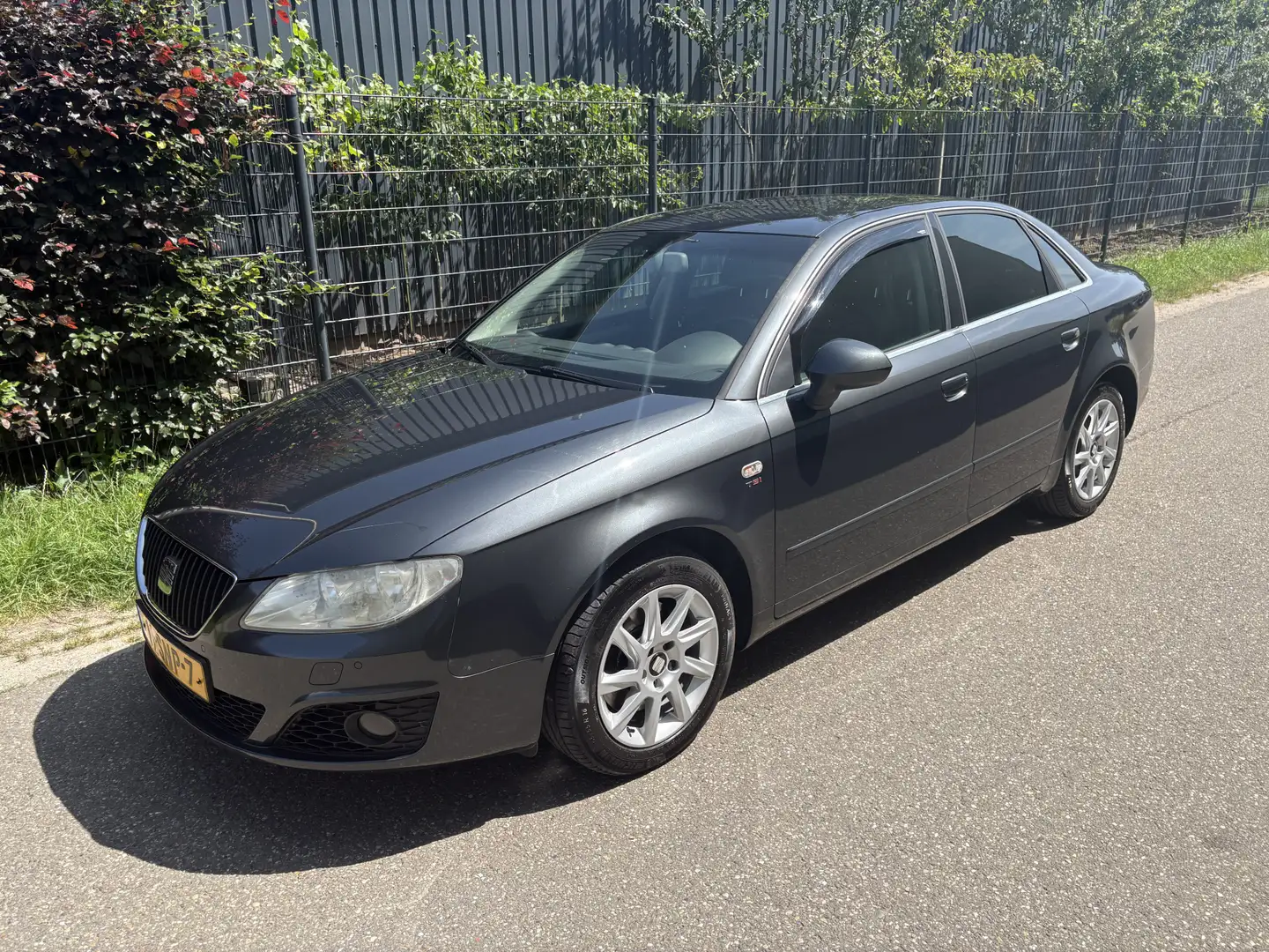 SEAT Exeo 1.8 TSI Businessline High / LEER / NAVI / CRUISE / Gris - 2